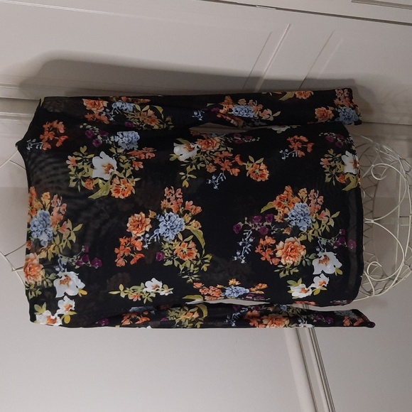 INC International Concepts Black Floral Ruched Blouse - Picture 3 of 5